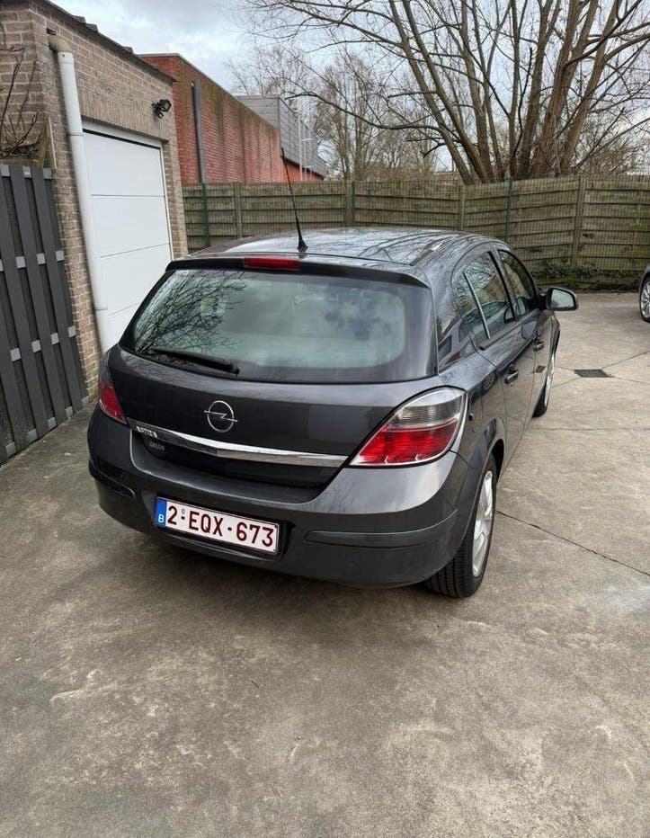 Opel Astra 2011